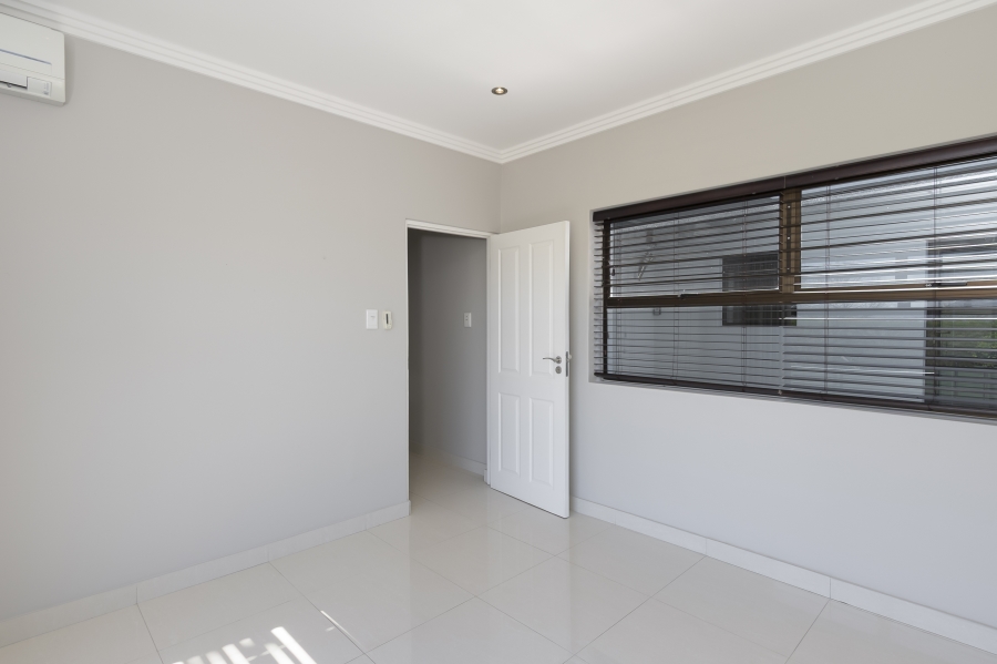 To Let 4 Bedroom Property for Rent in Helderberg Estate Western Cape